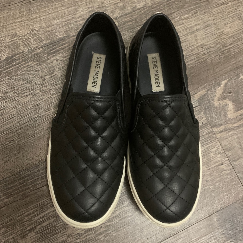 Black Ecentrcq Steve Madden SlipOns